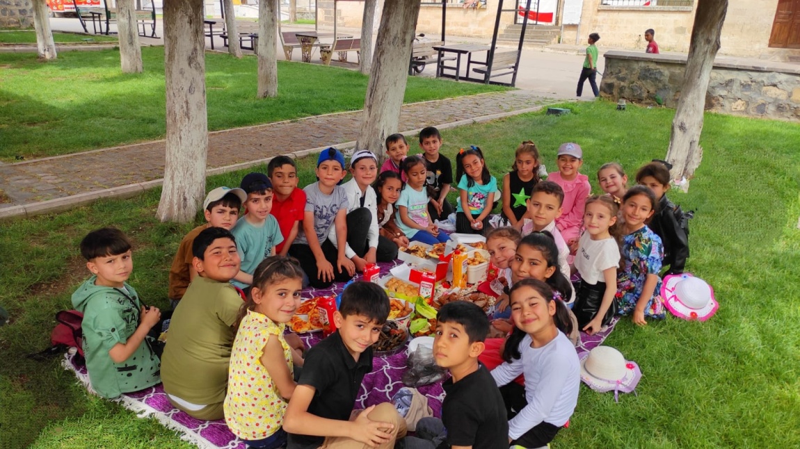 23 Nisan haftası etkinlikleri kapsamında düzenlenen piknik etkinliğinden kareler :)